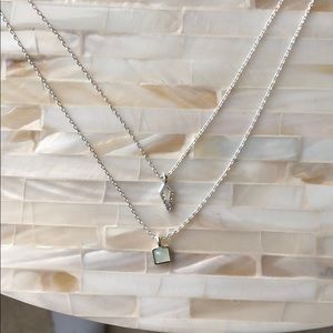 Short pendant necklace